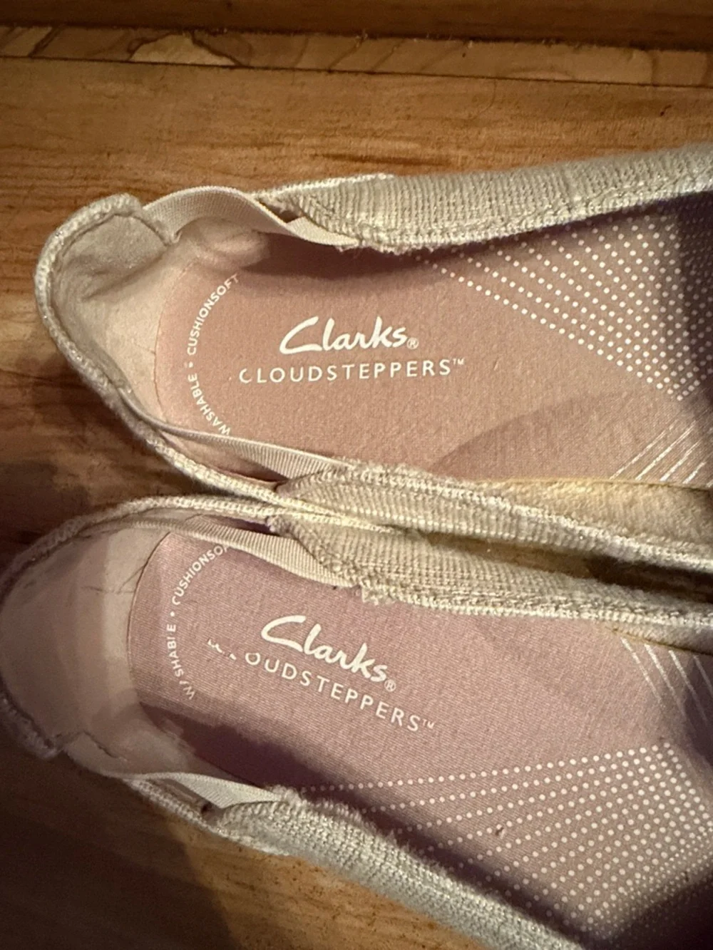 Clarks Cloudsteppers vegan slip on metallic linen sneakers flats Size 9-1/2 EUC